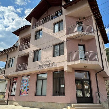 Готель Advel Guest Hous Madzhare Екстер'єр фото