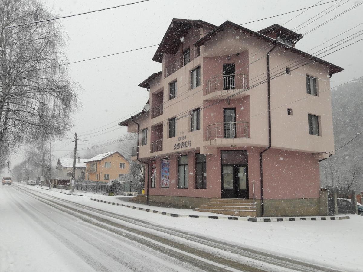 Готель Advel Guest Hous Madzhare Екстер'єр фото
