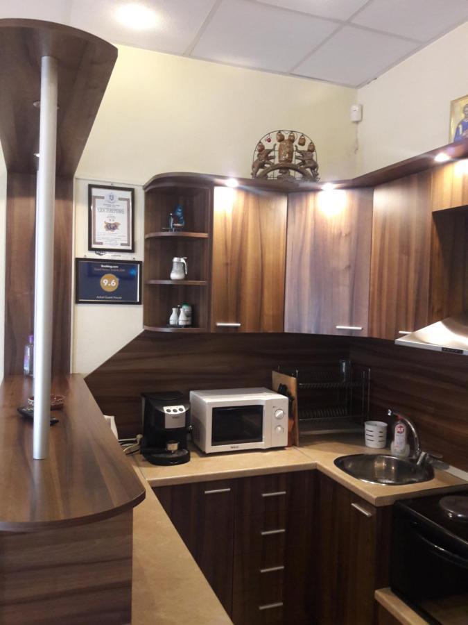 Готель Advel Guest Hous Madzhare Екстер'єр фото