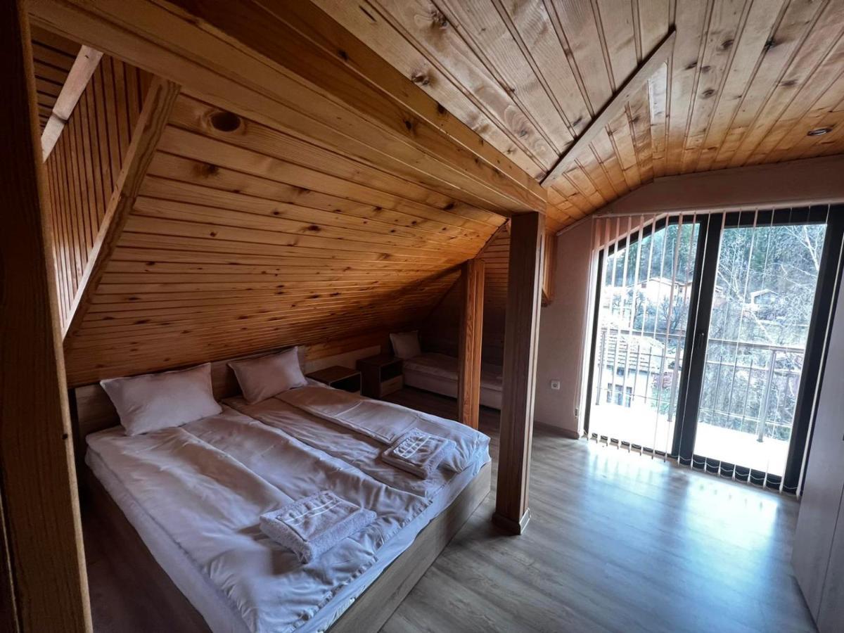 Готель Advel Guest Hous Madzhare Екстер'єр фото