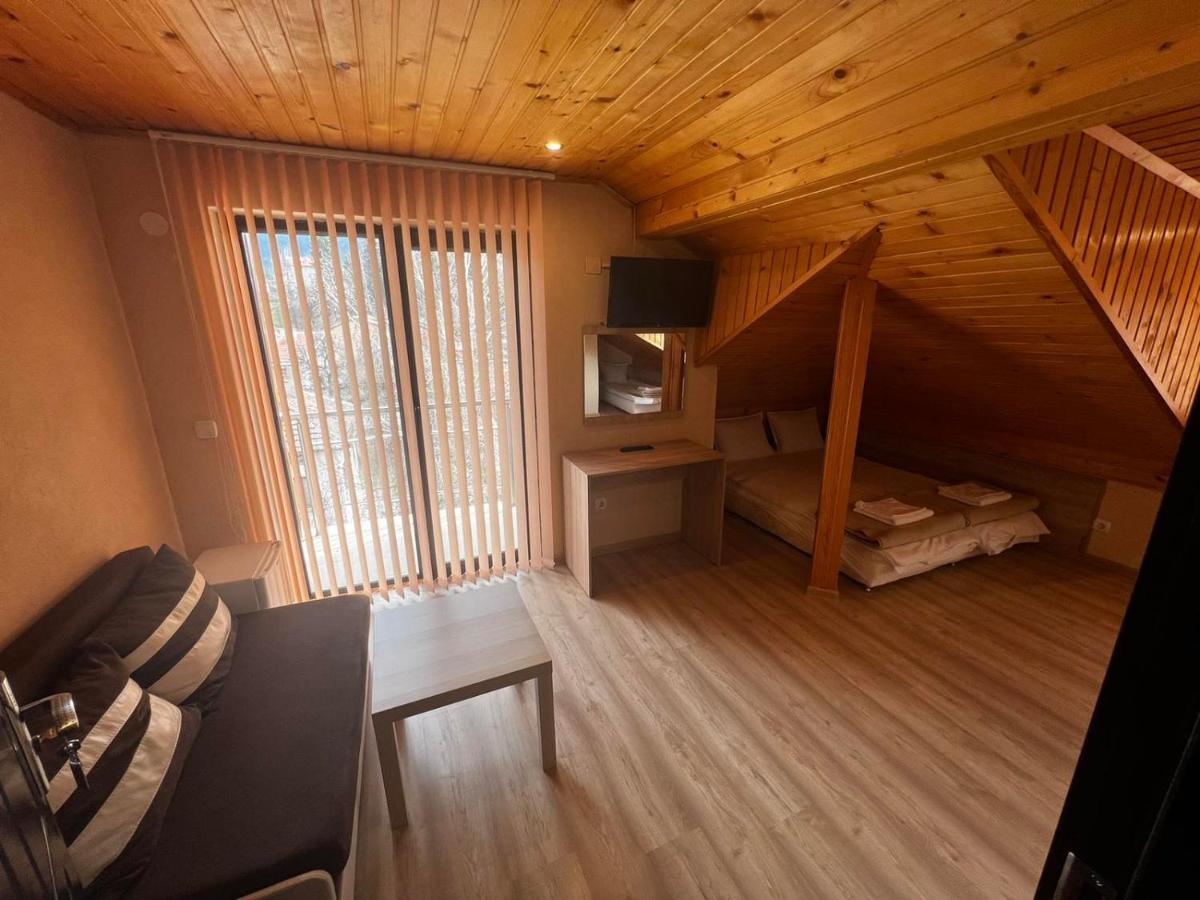 Готель Advel Guest Hous Madzhare Екстер'єр фото