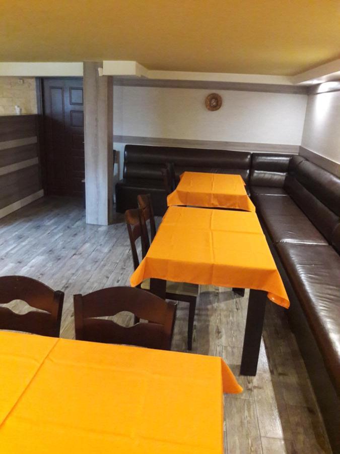 Готель Advel Guest Hous Madzhare Екстер'єр фото
