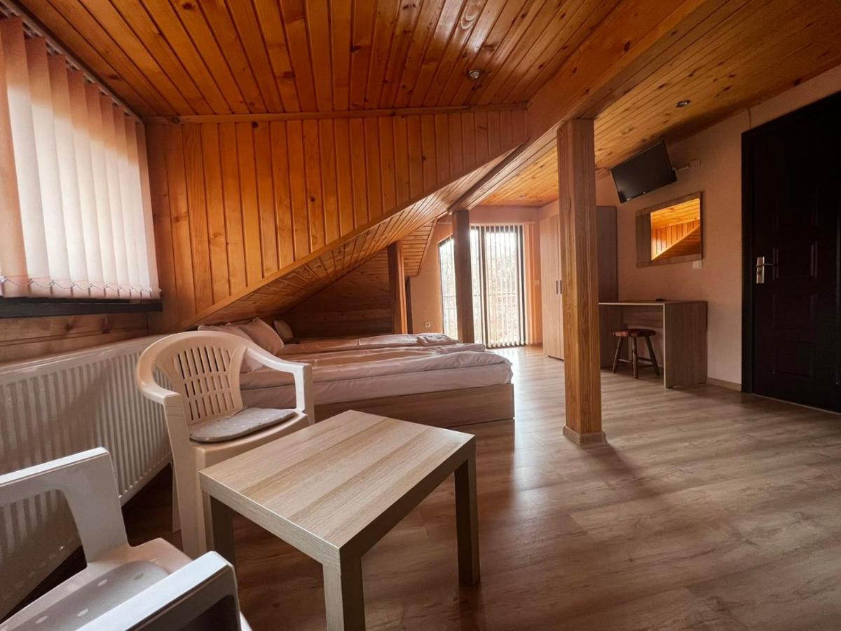 Готель Advel Guest Hous Madzhare Екстер'єр фото