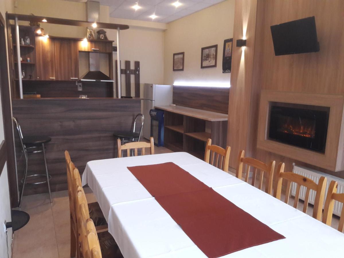 Готель Advel Guest Hous Madzhare Екстер'єр фото