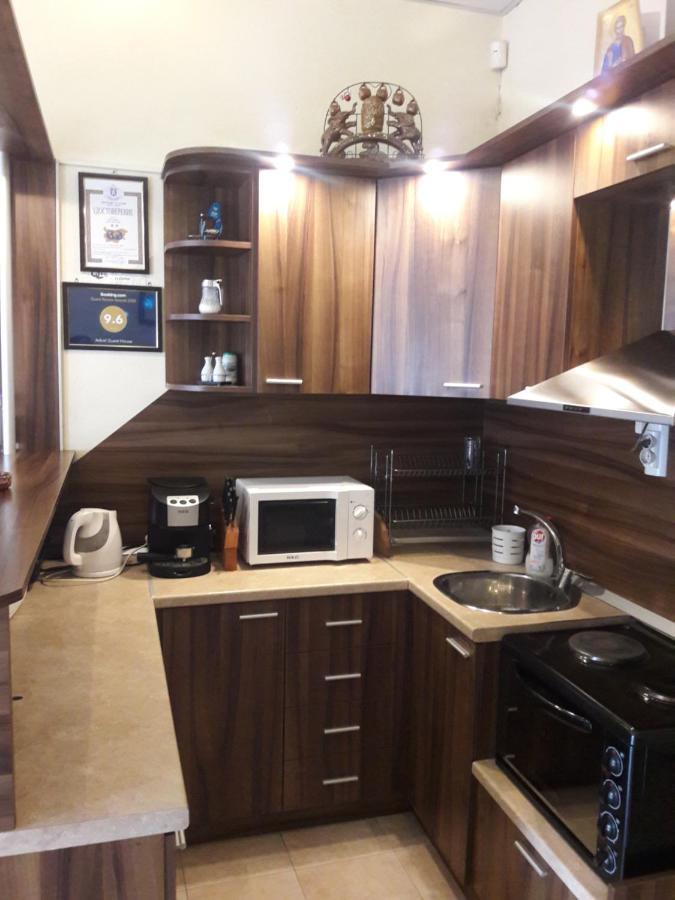 Готель Advel Guest Hous Madzhare Екстер'єр фото