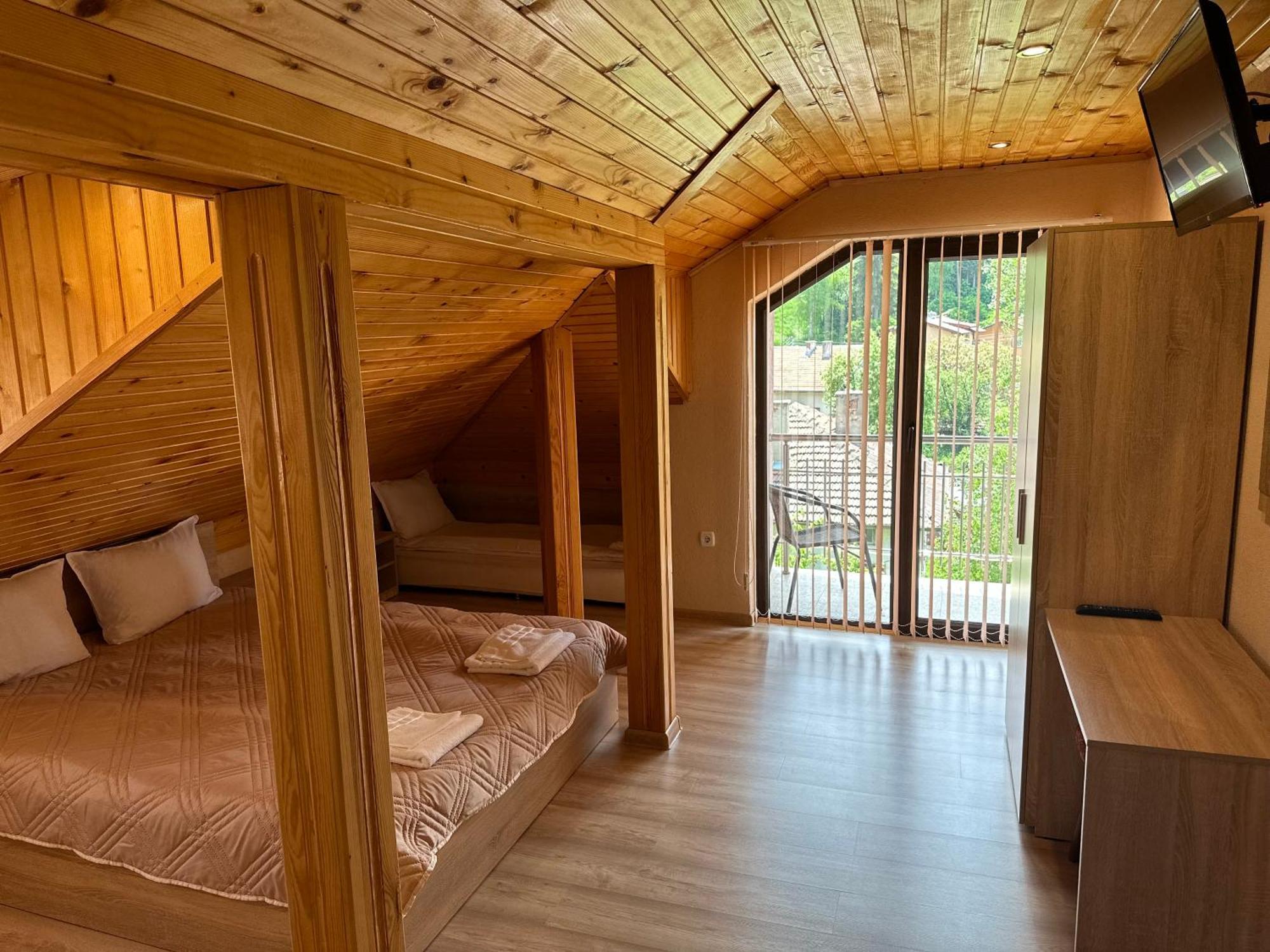 Готель Advel Guest Hous Madzhare Екстер'єр фото