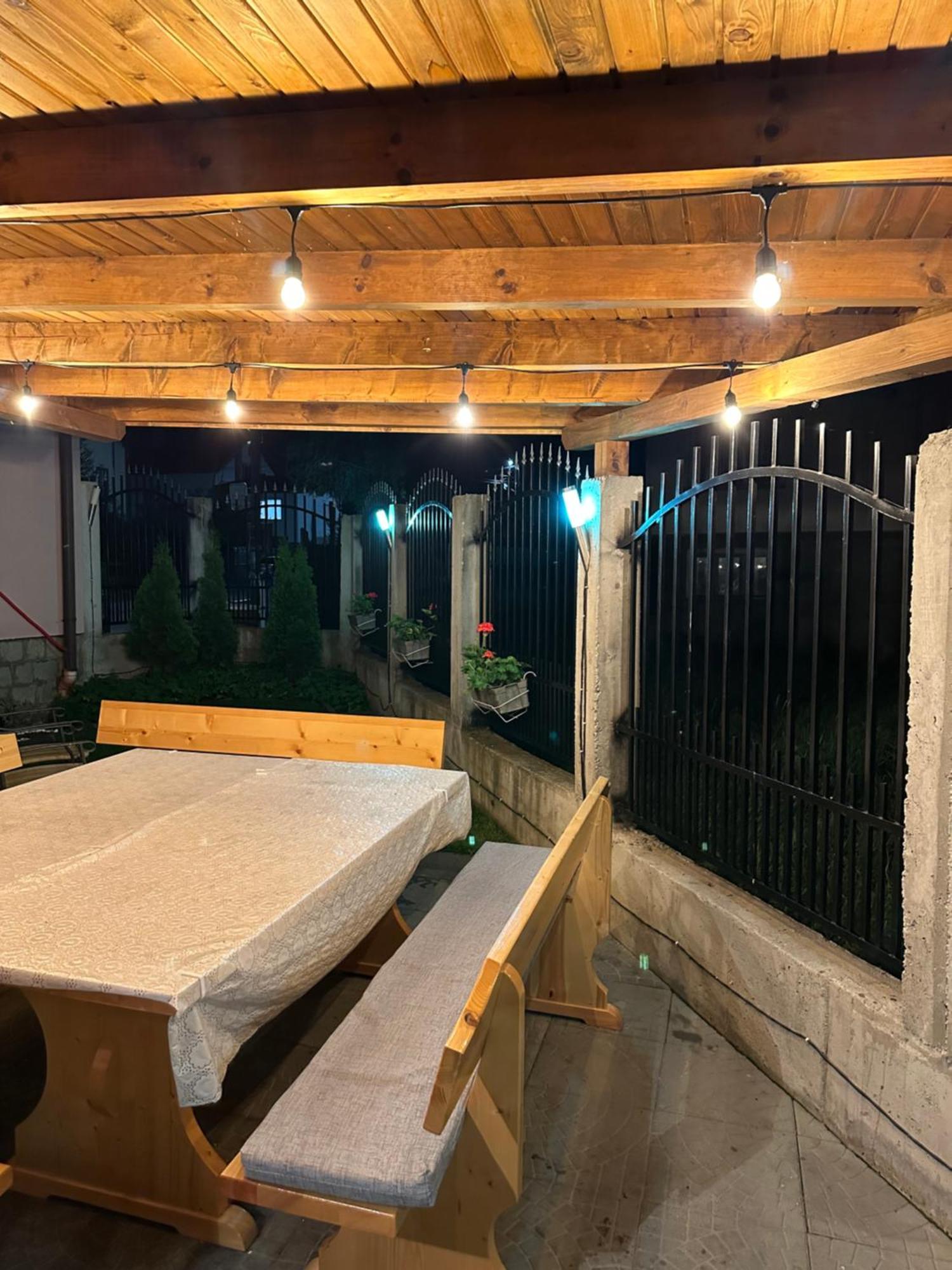 Готель Advel Guest Hous Madzhare Екстер'єр фото