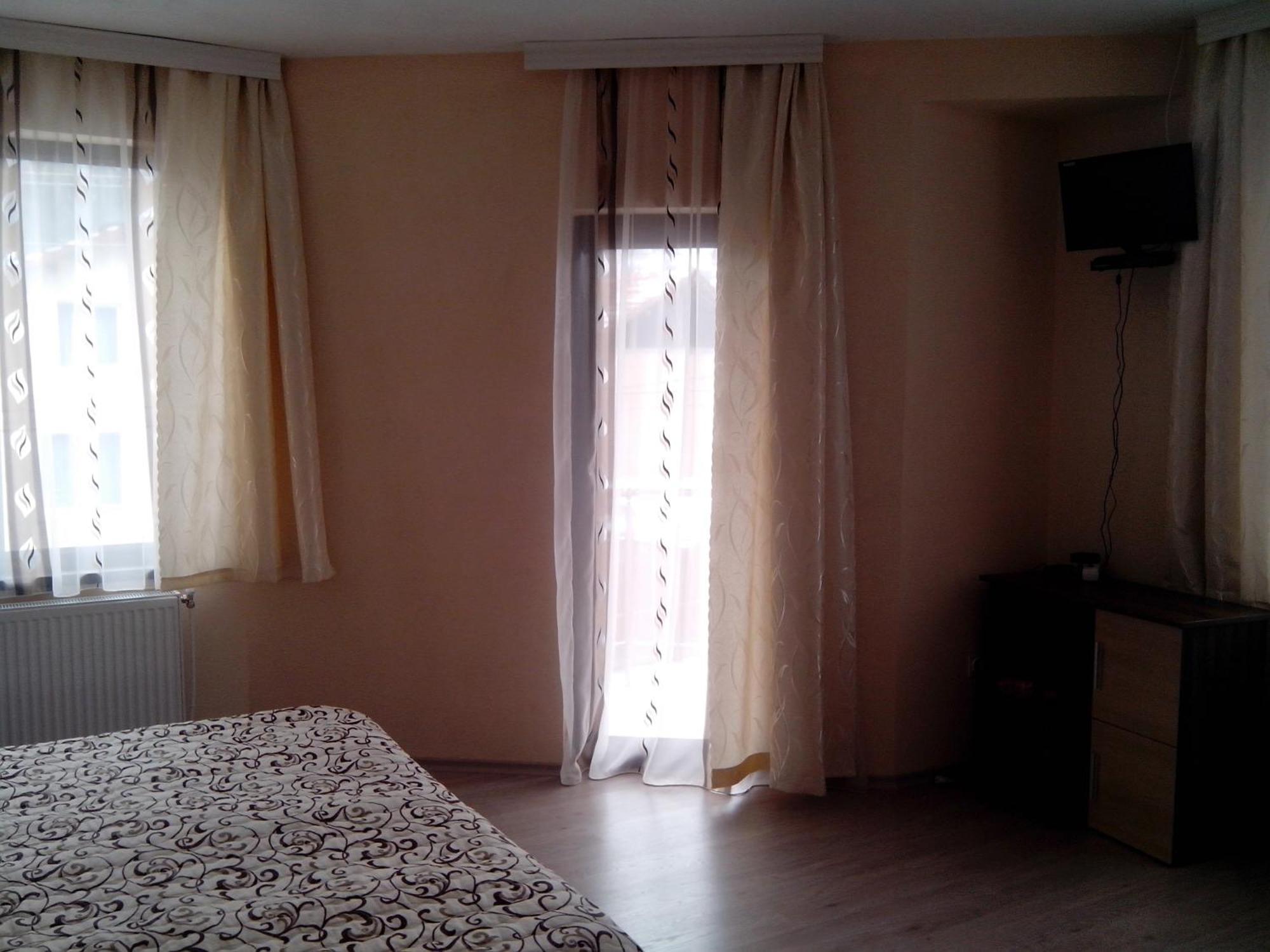 Готель Advel Guest Hous Madzhare Екстер'єр фото
