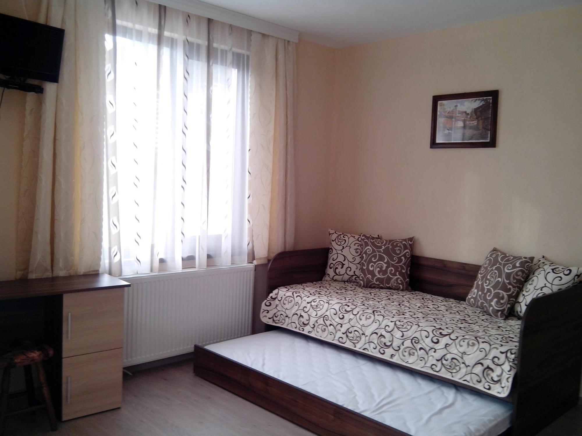 Готель Advel Guest Hous Madzhare Екстер'єр фото