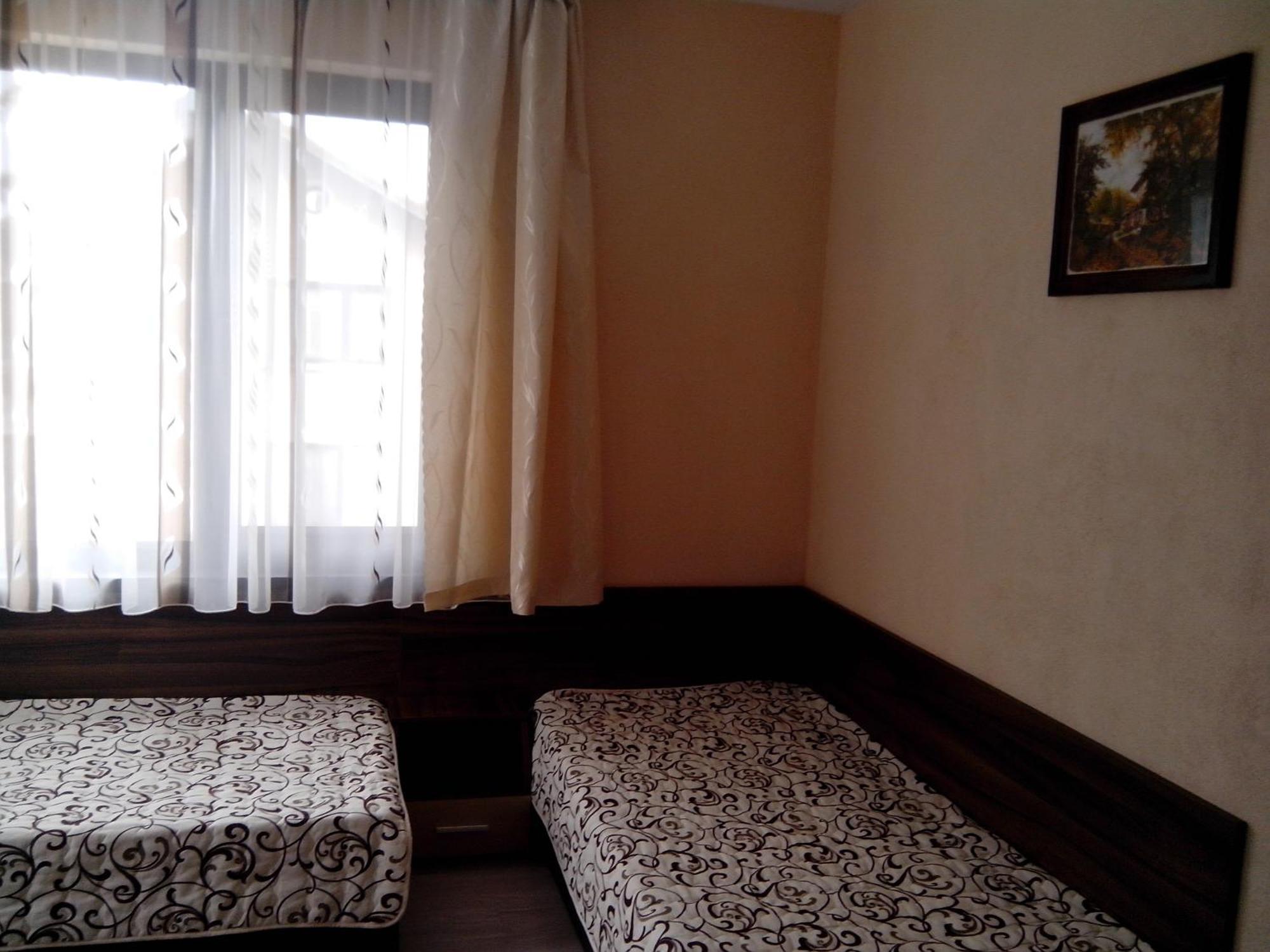 Готель Advel Guest Hous Madzhare Екстер'єр фото