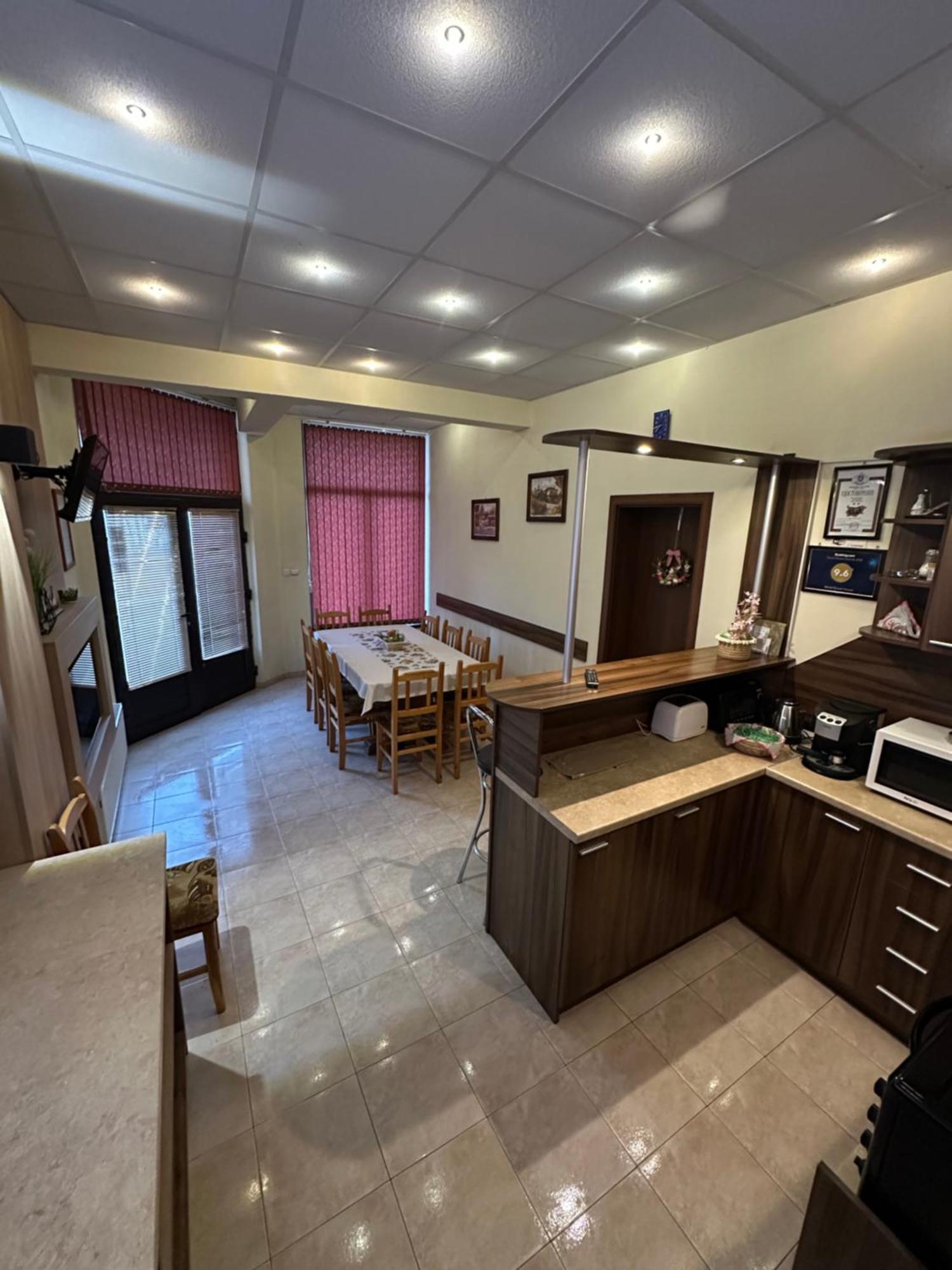 Готель Advel Guest Hous Madzhare Екстер'єр фото