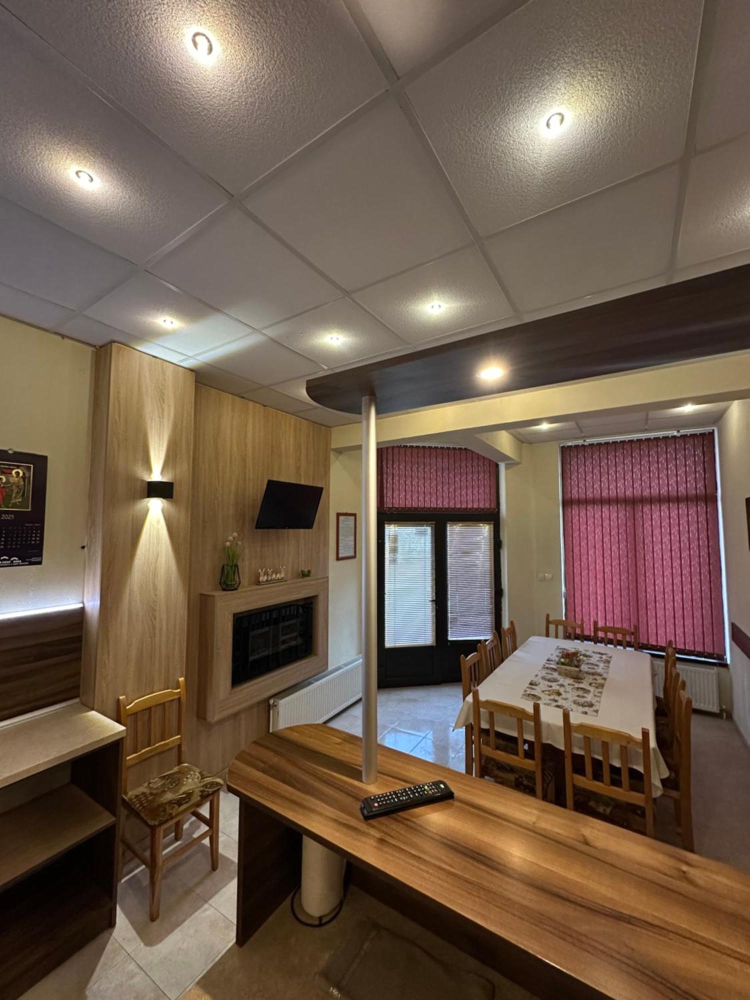 Готель Advel Guest Hous Madzhare Екстер'єр фото