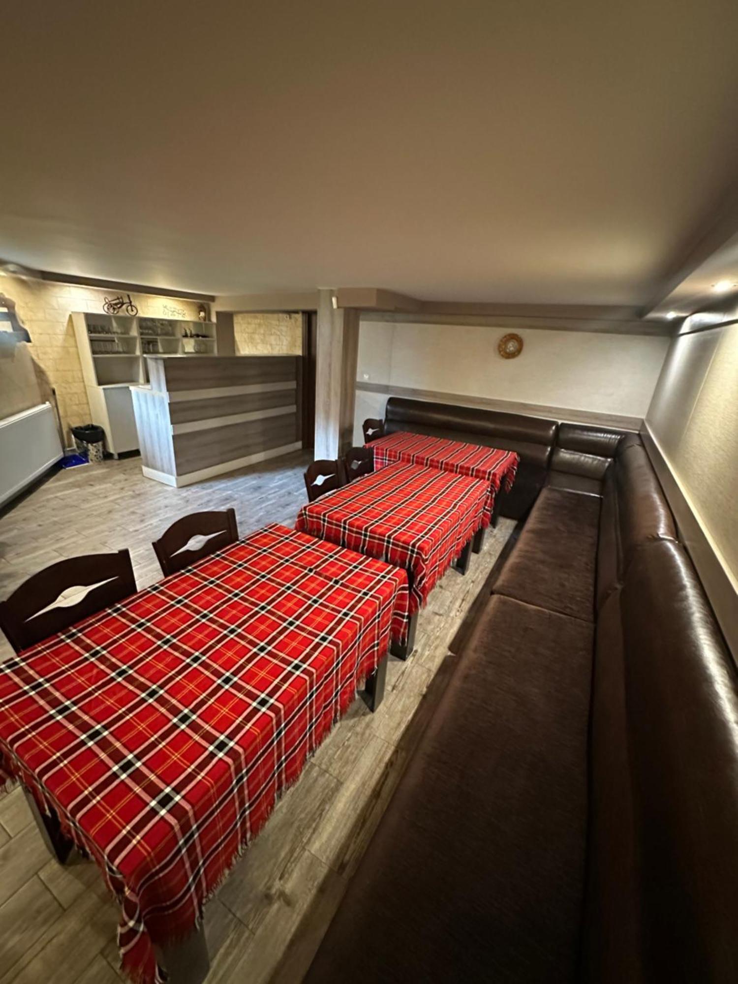 Готель Advel Guest Hous Madzhare Екстер'єр фото