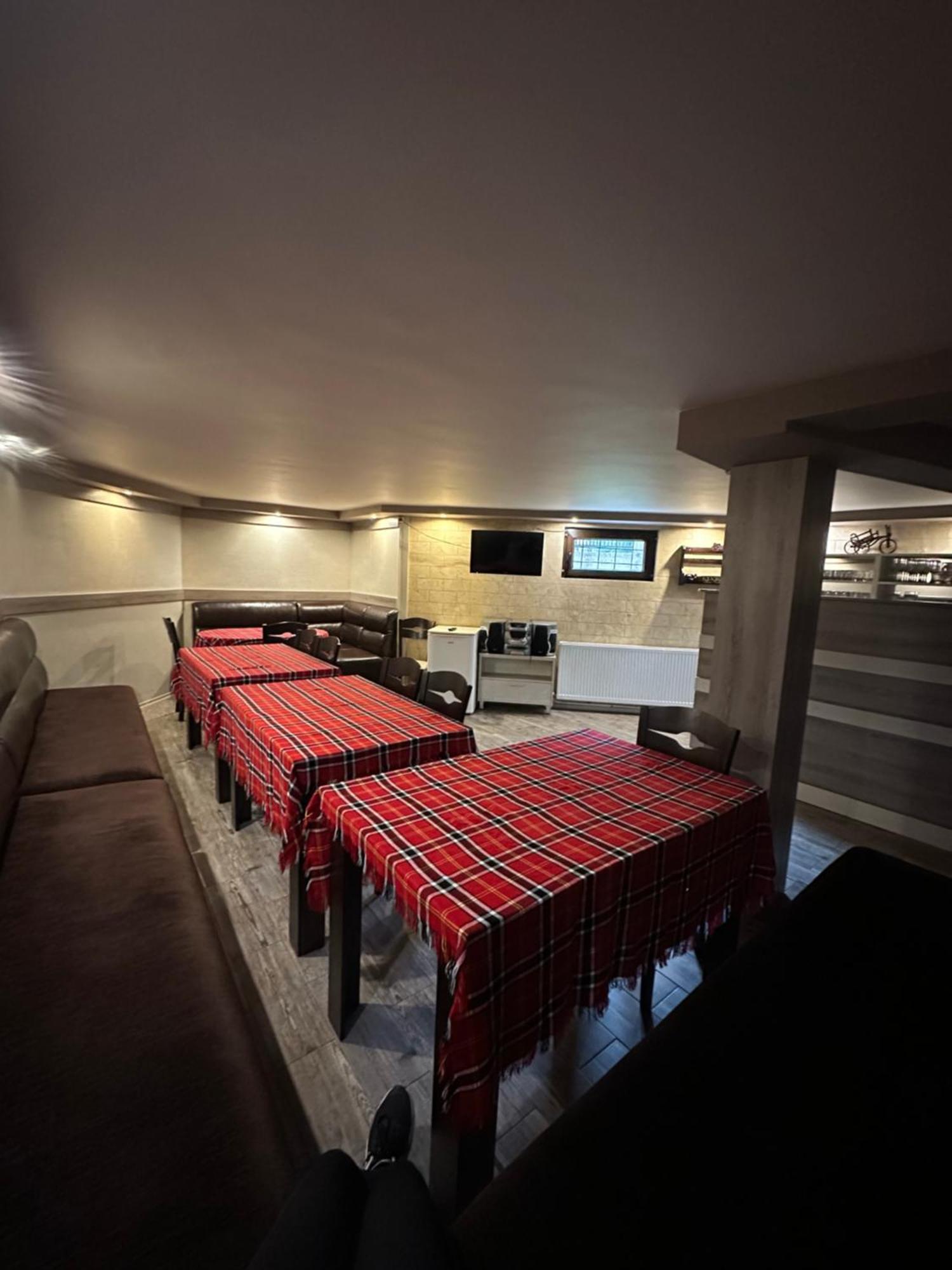 Готель Advel Guest Hous Madzhare Екстер'єр фото