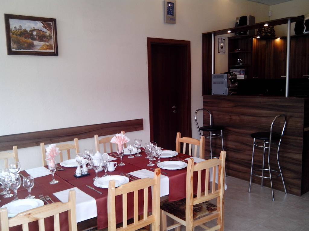 Готель Advel Guest Hous Madzhare Екстер'єр фото