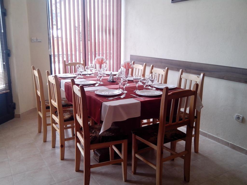 Готель Advel Guest Hous Madzhare Екстер'єр фото