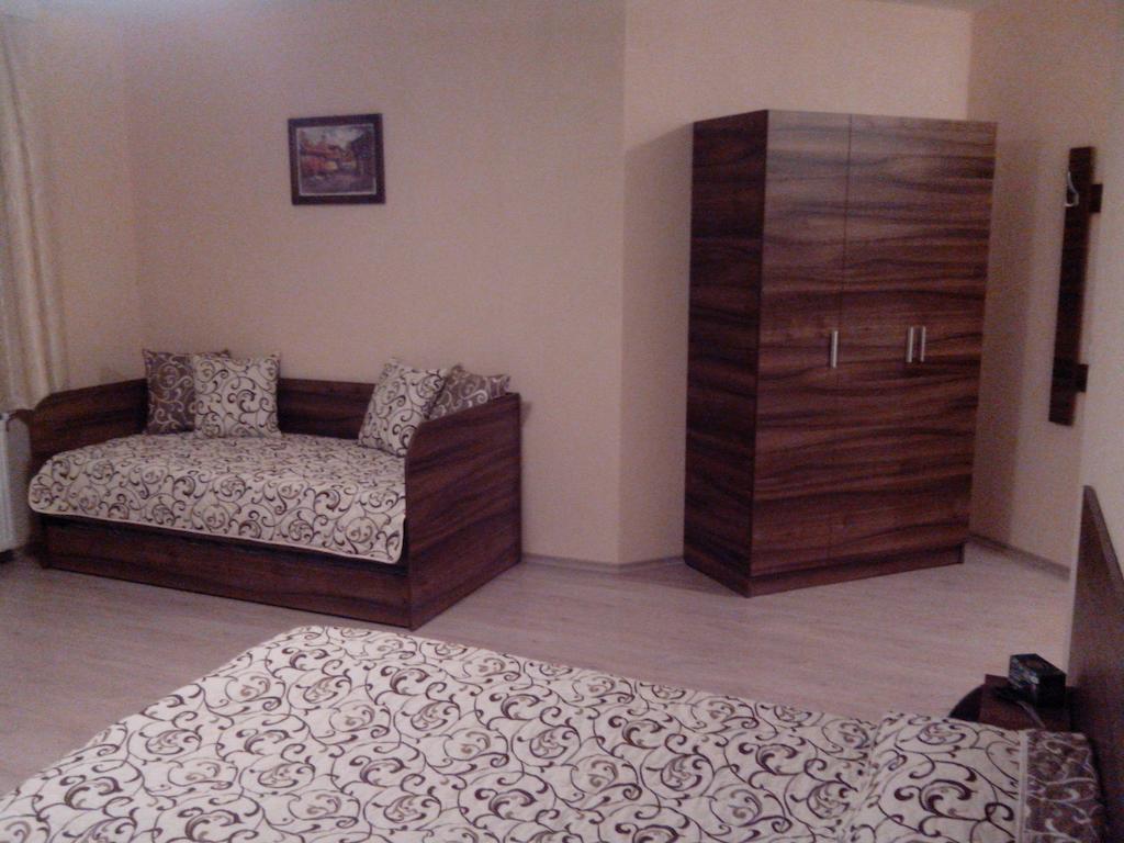 Готель Advel Guest Hous Madzhare Екстер'єр фото